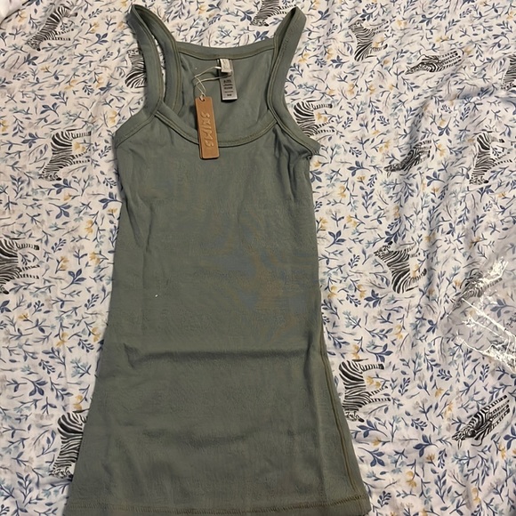 SKIMS Tops - NWT sKIMS tank top XXS